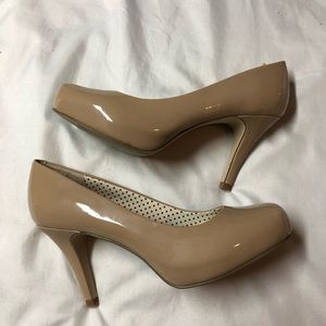 Madden Girl nude pumps